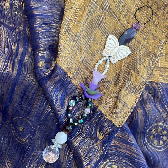 Butterflies & Blooms Sun Catcher for Indoor or Outdoor Use Purple & White - Picture 1 of 6